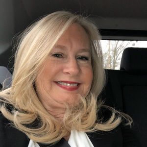 Meet your Posher, Carrie